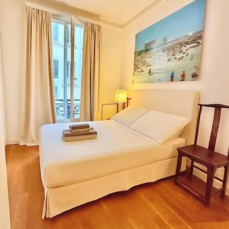 Homestay Elegant Parisian Paris