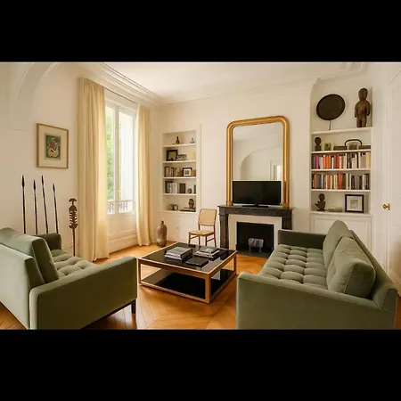 Elegant Parisian Homestay *