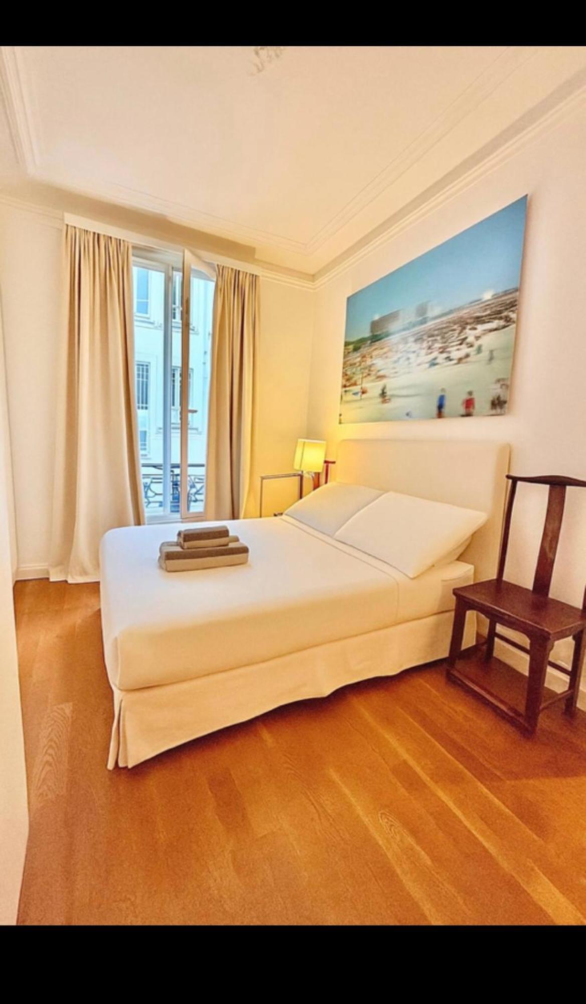 Homestay Elegant Parisian Paris